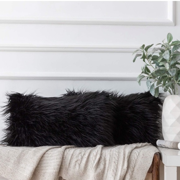 🖤 Set of two faux fur pillow cases 12” x 20” - Picture 3 of 5